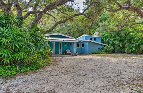 Englewood Cottage | Private Gulf Beach-4 BRs- Luxury Cottage, Pet Friendly-Kayaks & SUPs-Grill