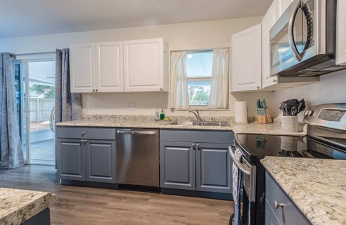 Walsingham House | Private Heated Pool! 4 MiI to Indian Rocks Beach