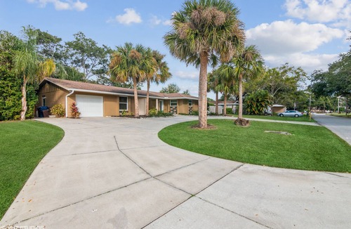 Sarasota Springs House | Private heated pool home mins to beaches and down town Sarasota Pet friendly