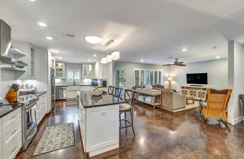 Saint Armands Key House | Private Heated Pool, walk to St Armand's! Perfect for families!