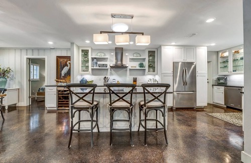 Saint Armands Key House | Private Heated Pool, walk to St Armand's! Perfect for families!