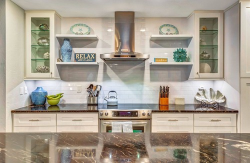 Saint Armands Key House | Private Heated Pool, walk to St Armand's! Perfect for families!