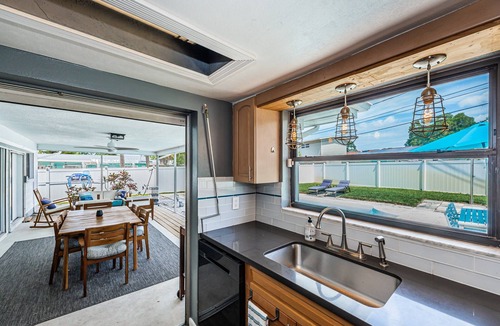 Bayhaven House | Private Heated Pool Walk 1 mile To Beach!