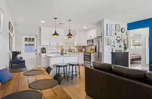 Clearwater House | Private Heated Salt Water Pool Oasis 10 Mins to Clearwater Beach