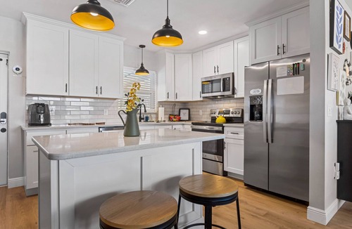 Clearwater House | Private Heated Salt Water Pool Oasis 10 Mins to Clearwater Beach