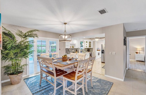 Florida North Atlantic Coast House | Private Home with Beautiful Backyard & Pool Close to Beach in Palm Beach Gardens