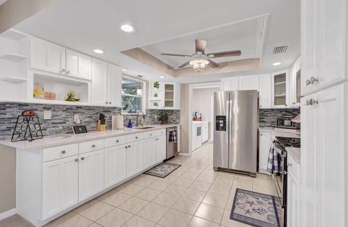 Florida North Atlantic Coast House | Private Home with Beautiful Backyard & Pool Close to Beach in Palm Beach Gardens