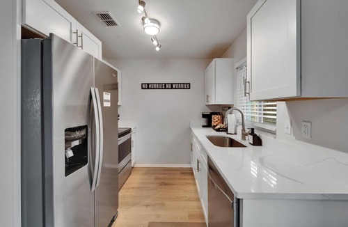 Clearwater House | Private Hot Tub - Close to Beaches - Fun Game Room