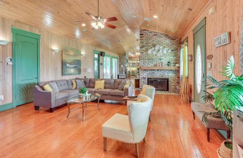 Okeechobee House | Private Hot Tub! Home < 1 Mi to Lake Okeechobee