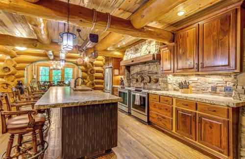 Ranger Cabin | Private Hot Tub & Home Theater: Ranger Log Cabin!
