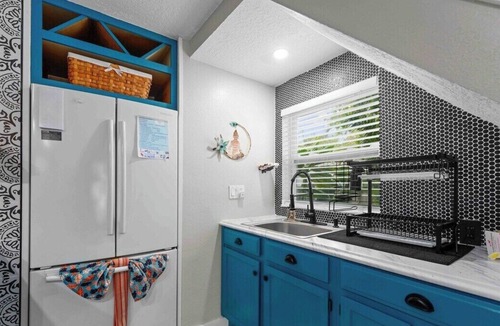 Crescent Beach Villa | Private Hot Tub - Honey-Moon King Suite