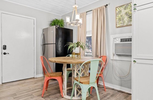Milton Cottage | PRIVATE Hot Tub + King Bed! ~ Fully secluded stay with private check-in!