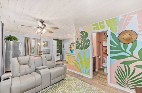 Milton Cottage | PRIVATE Hot Tub + King Bed! ~ Fully secluded stay with private check-in!