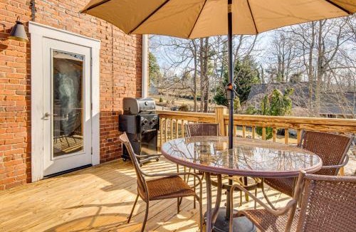 Saluda House | Private Hot Tub, Steps to Main St: Saluda Retreat