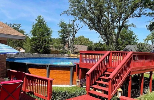 West Pensacola House | PRIVATE HUGE POOL/ 25 MINS TO BEACH/ SPACIOUS 4BED/3BATH KING BED