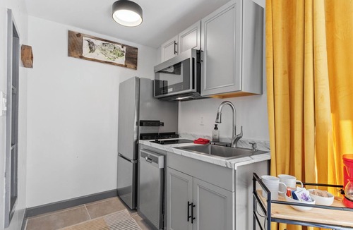 Burnsville Apartment | Private King Suite with Spa Bath, Full Kitchen & Pasture Views Near Town