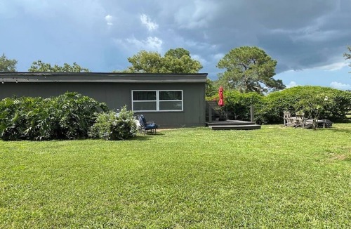 Clermont Cottage | Private Lakefront Cottage, Bright, Peaceful, and Perfect for a Relaxing Escape.