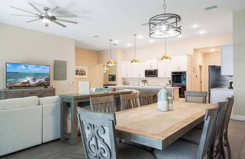Mariner House | Private Lakefront Estate W/3 King Beds, 3129 Sq Ft,nHot Tub, Pool Table, Office