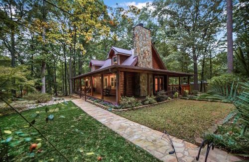 McDonough Villa | Private Luxury Cabin with Hot Tub, Fire Pit & Sauna