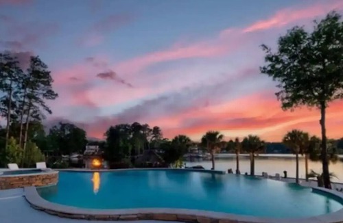 Lexington House | Private Luxury Lakefront Estate