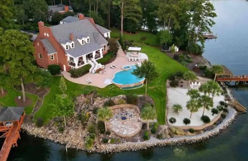 Lexington House | Private Luxury Lakefront Estate