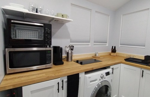 Glen Burnie Apartment | Private Modern Tiny Home Near BWI Baltimore