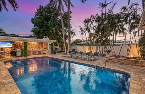 Harbor Beach House | Private neighborhood Heated Pool Lush Surroundings Harbor Key RESlDENCES