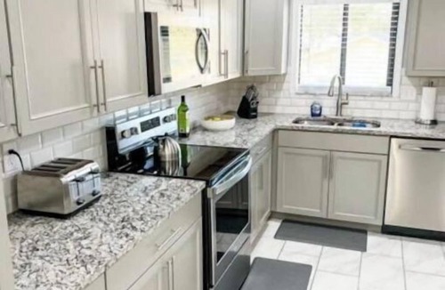 Fruitville House | Private Oasis | 4BR Pool Home | 2 Primary suites