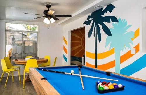 Largo House | Private Oasis Pool Putting Green & Court