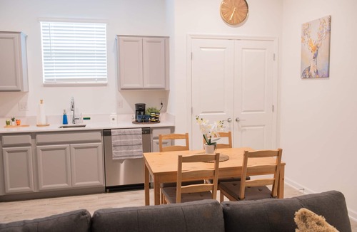Bartow Apartment | Private One Bedroom Apartment at Bartow