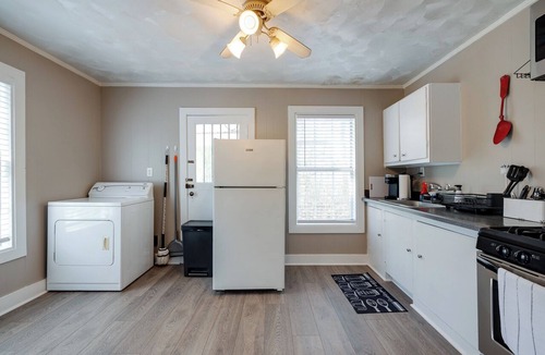 University District Cottage | Private Pet-Friendly Guesthouse