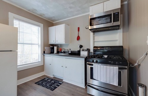 University District Cottage | Private Pet-Friendly Guesthouse