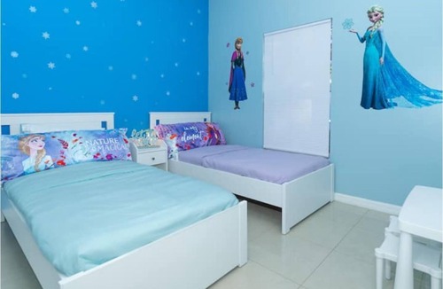 Wellington House | Private Pool + Game Room near Disney! Free parking