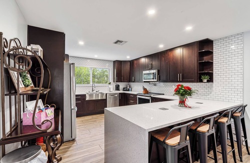 Tropic Palms House | Private Pool Home with Hot Tub, Arcade, Massage Chair and Free Wi-Fi