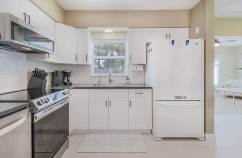 Seminole House | Private Pool Newly Renovated 5 mins to the Beach