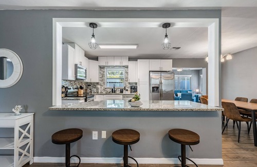 Largo House | Private Pool | Outdoor Entertainment & Grill | Insta-worthy Home