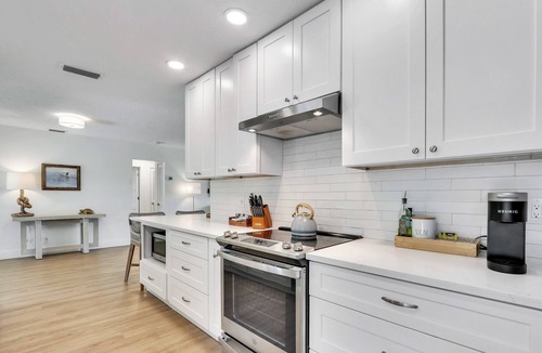Hunt Club House | Private Pool + Bar: Palm Beach Gardens Getaway