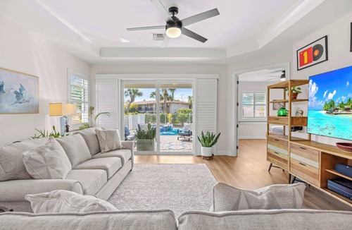 Truckland Apartment | Private Pool Villa Near Sanibel | End Unit Retreat