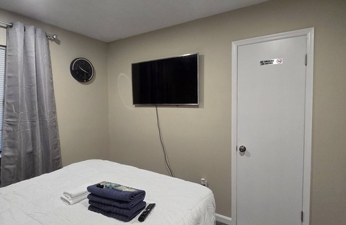 Stone Mountain House | Private Queen Room in Stone Mountain with Shared Bath