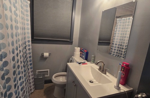 Decatur House | Private Queen Room near Downtown Atlanta & Airport - Shared Bath