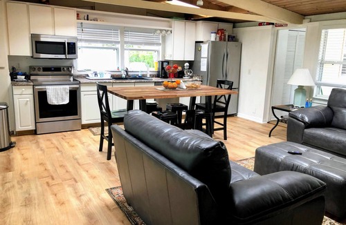 Homosassa House | Private River Escape! Waterfront Home. The Backyard Manatee Club.