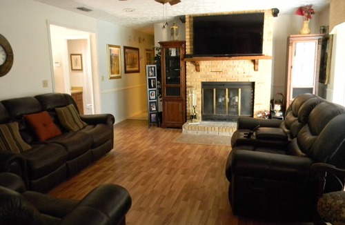 Orange Park Resort | Private room ∙ 1 guest