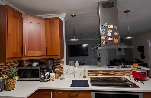 Driftwood House | Private Room w/Private Bath Near Hard Rock & Airport
