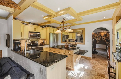 Biggar House | Private Serene Florida Estate Near Beaches