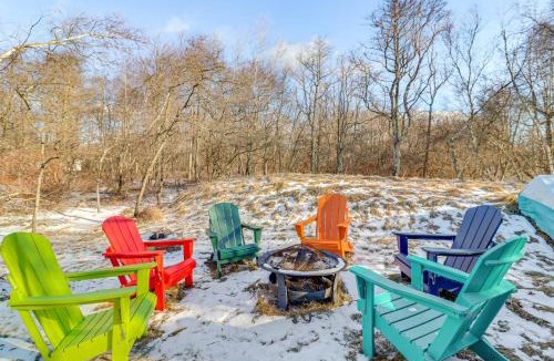 Long Pond House | Private Spa, Fire Pit & Deck: Poconos Home!