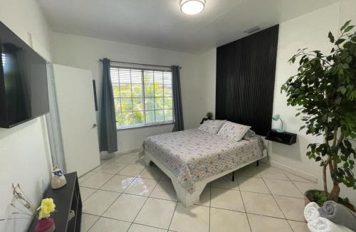 Coral Way House | Private Suite next to Calle Ocho