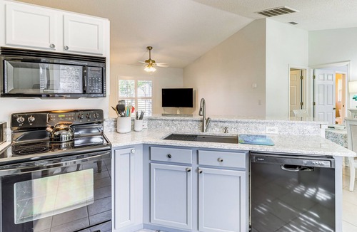Sebastian Highlands House | Private Yard & Screened Patio: Sunny Sebastian Gem