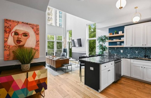 Midtown Apartment | Prominent King Bed Double Story Midtown Loft