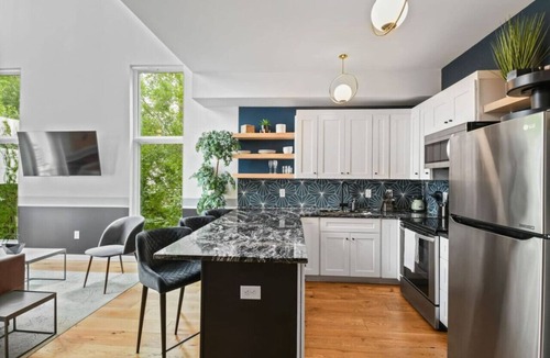 Midtown Apartment | Prominent King Bed Double Story Midtown Loft