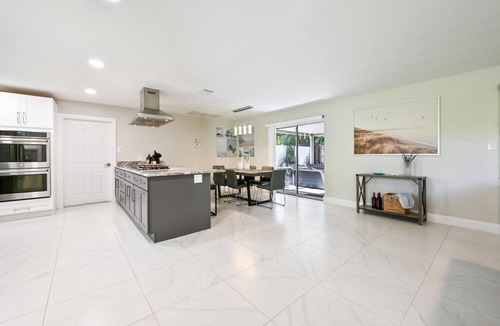 Willoughby Acres House | PROMO 5% WEKKLY/10% MONTHLY DISC.nRenovated Tropical Paradise Home with Hot Tub